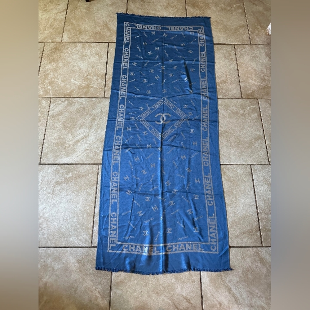 CHANEL scarve